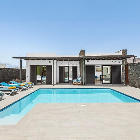 3 Bedroom Villa With Private Pool Close To Papagayo Beach Playa Blanca  Exterior photo